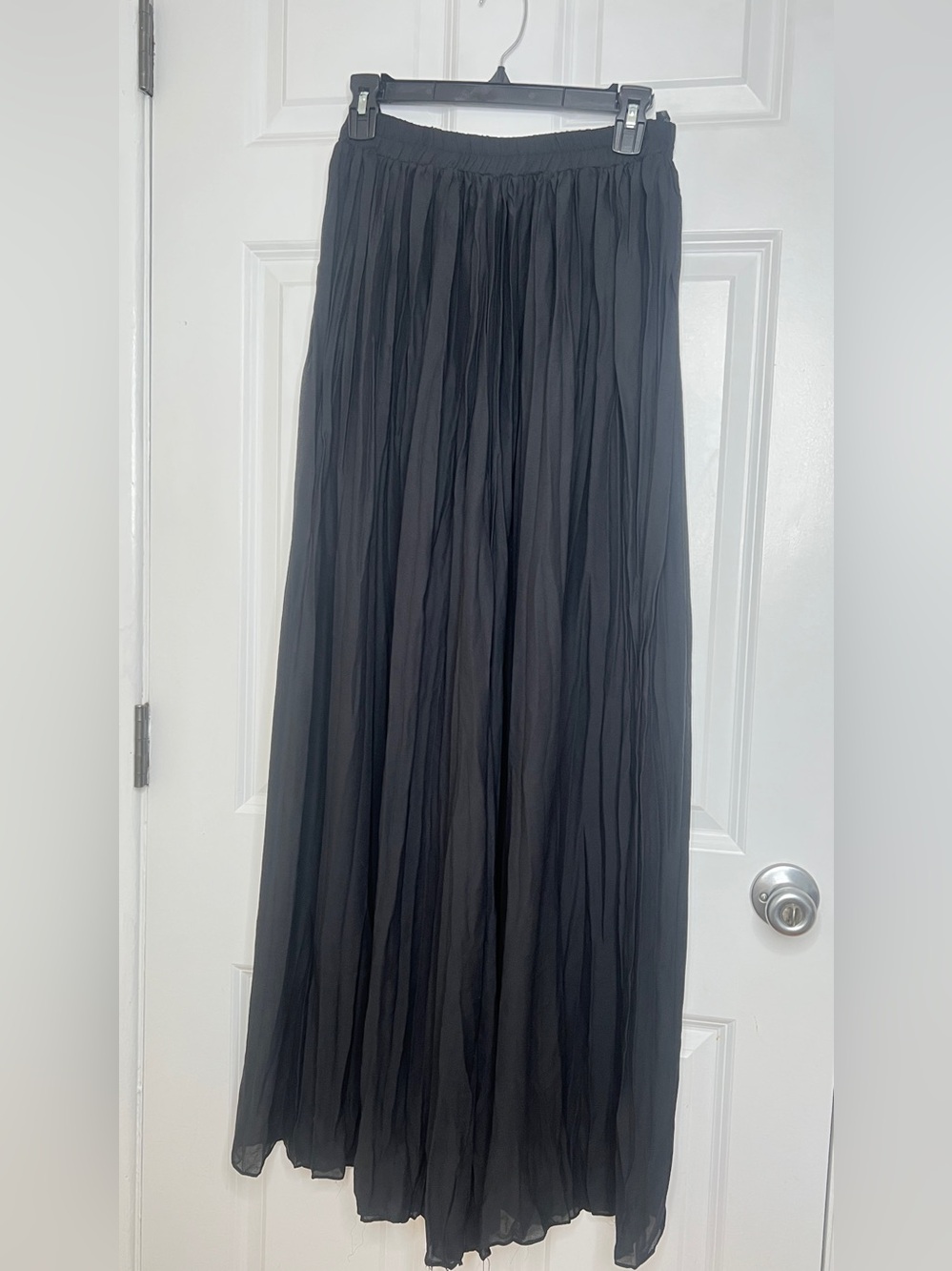 Express Wide-Leg Black Pleated Palazzo Pants - Picture 8 of 9